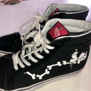 2017 Vans and Peanuts, the Peanuts x SK8-Hi  'Snoopy Bones' sneaker